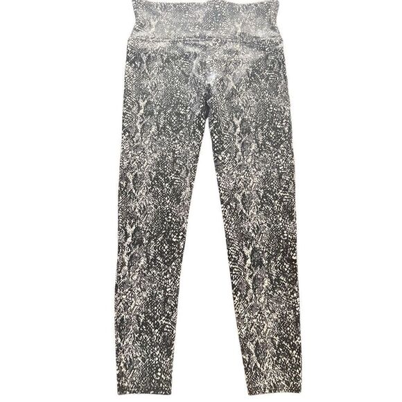 Spanx faux leather grey snake skin leggings 1x - Picture 3 of 6